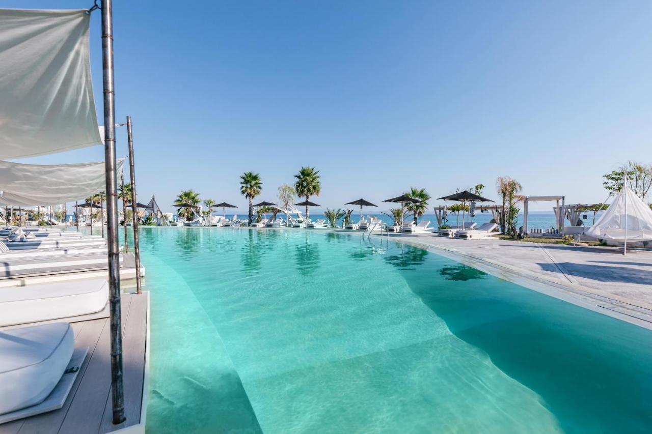 Blue Carpet Luxury Suites