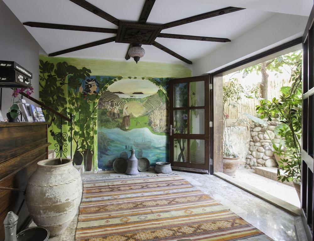 Hideaway in Kas-city