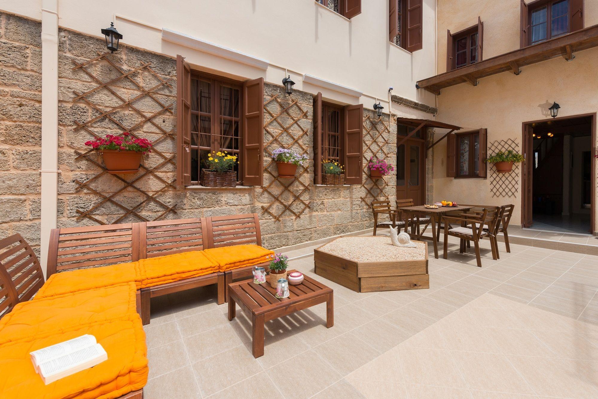 3 Charites Old Town 3 * - pic #14