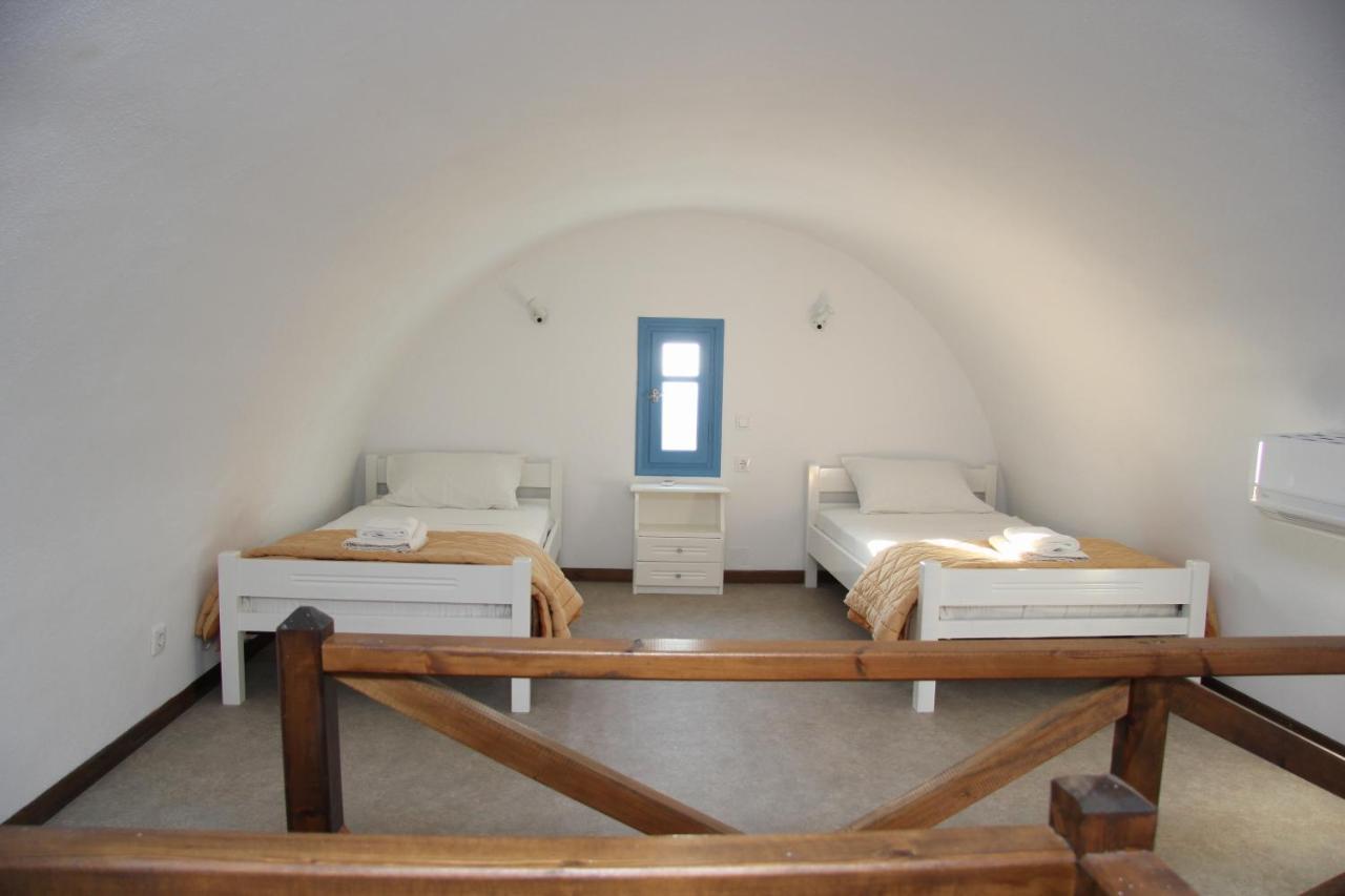 Maria\'s Place 3 * Maria\'s Place 3 *