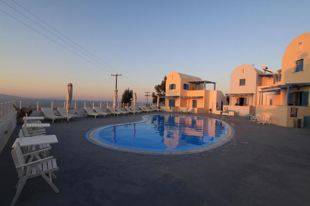 Maria\'s Place 3 * Maria\'s Place 3 *