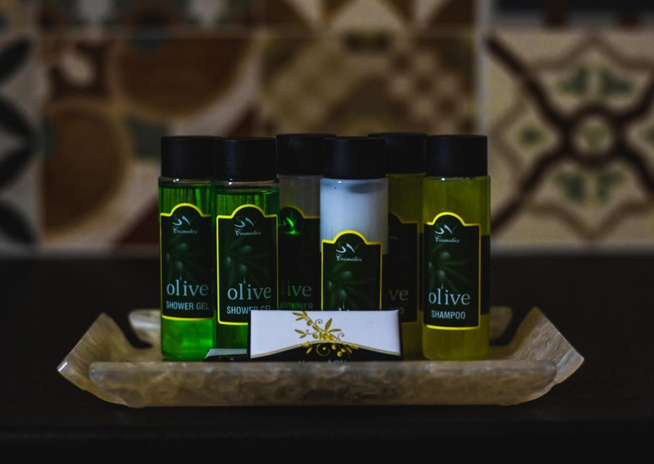 Maria\'s Place 3 * Maria\'s Place 3 *