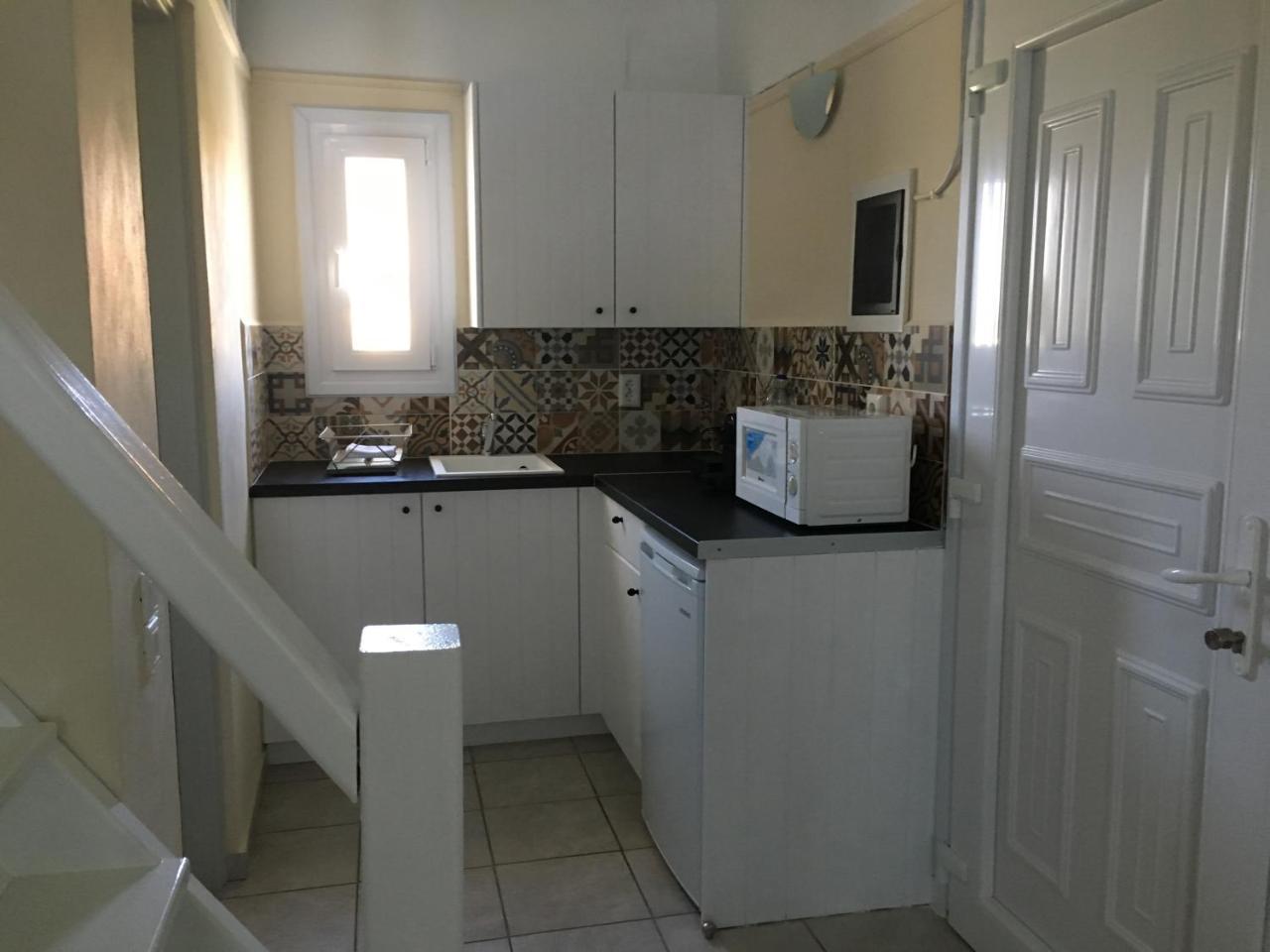 Maria\'s Place 3 * Maria\'s Place 3 *