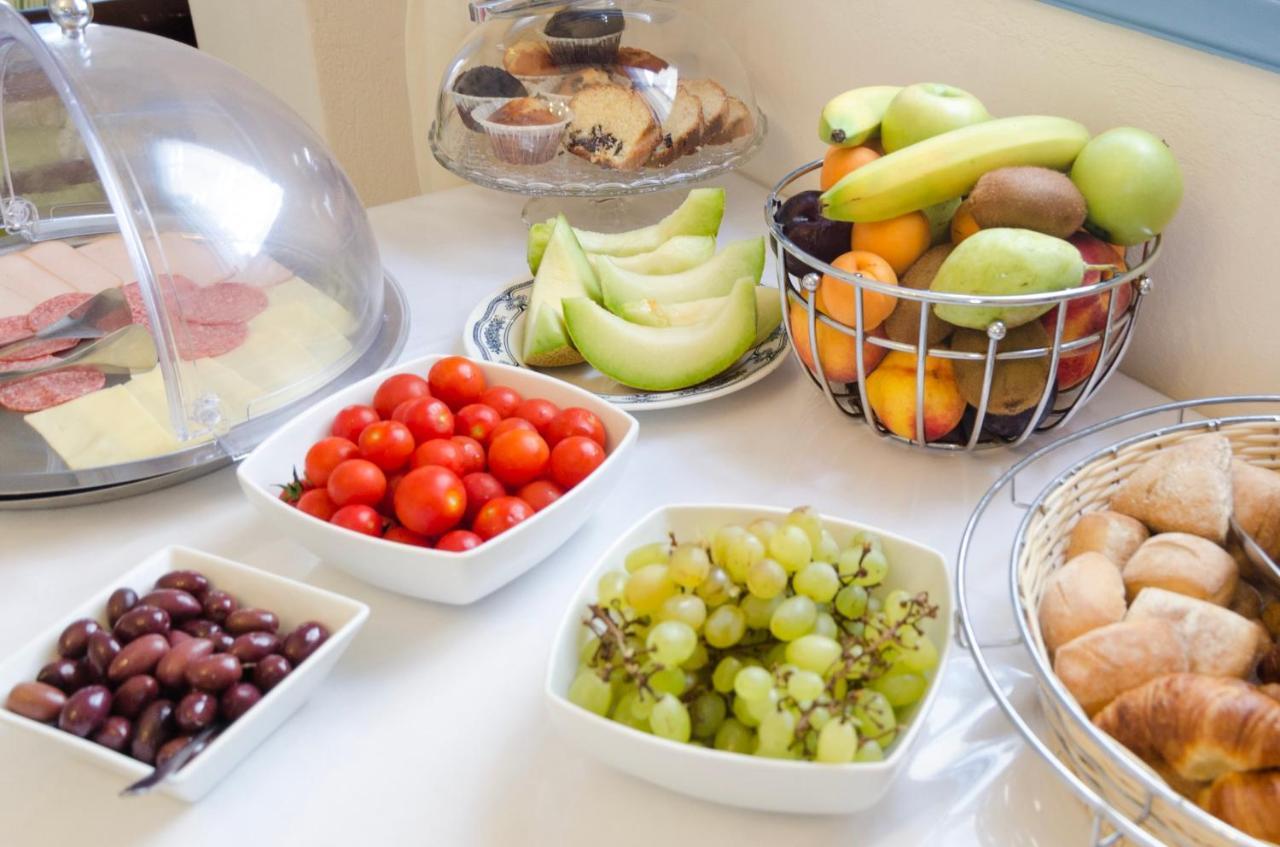 Maria\'s Place 3 * Maria\'s Place 3 *