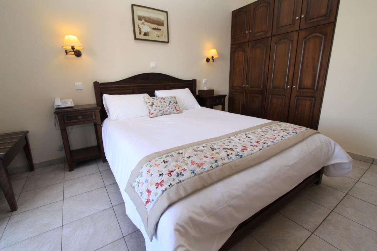 Maria\'s Place 3 * Maria\'s Place 3 *