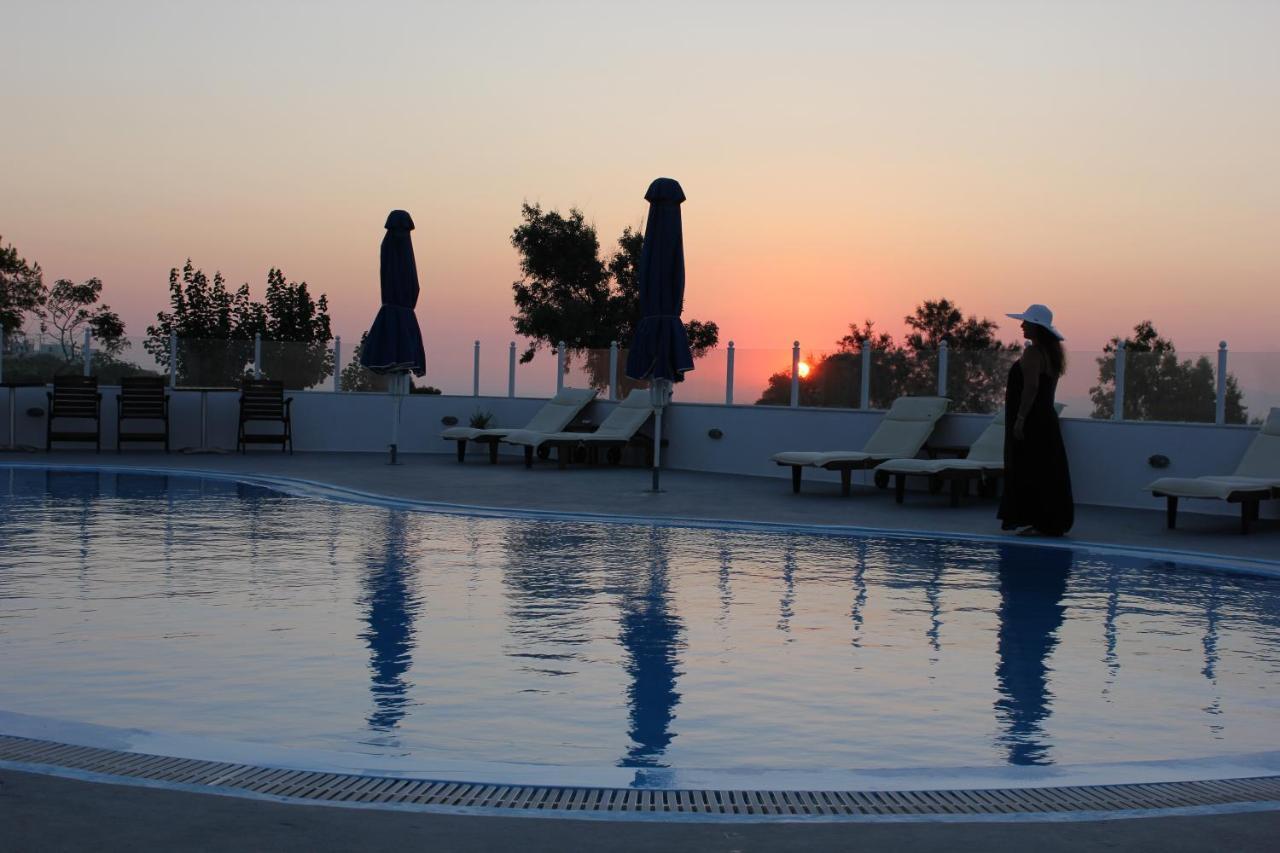 Maria\'s Place 3 * Maria\'s Place 3 *