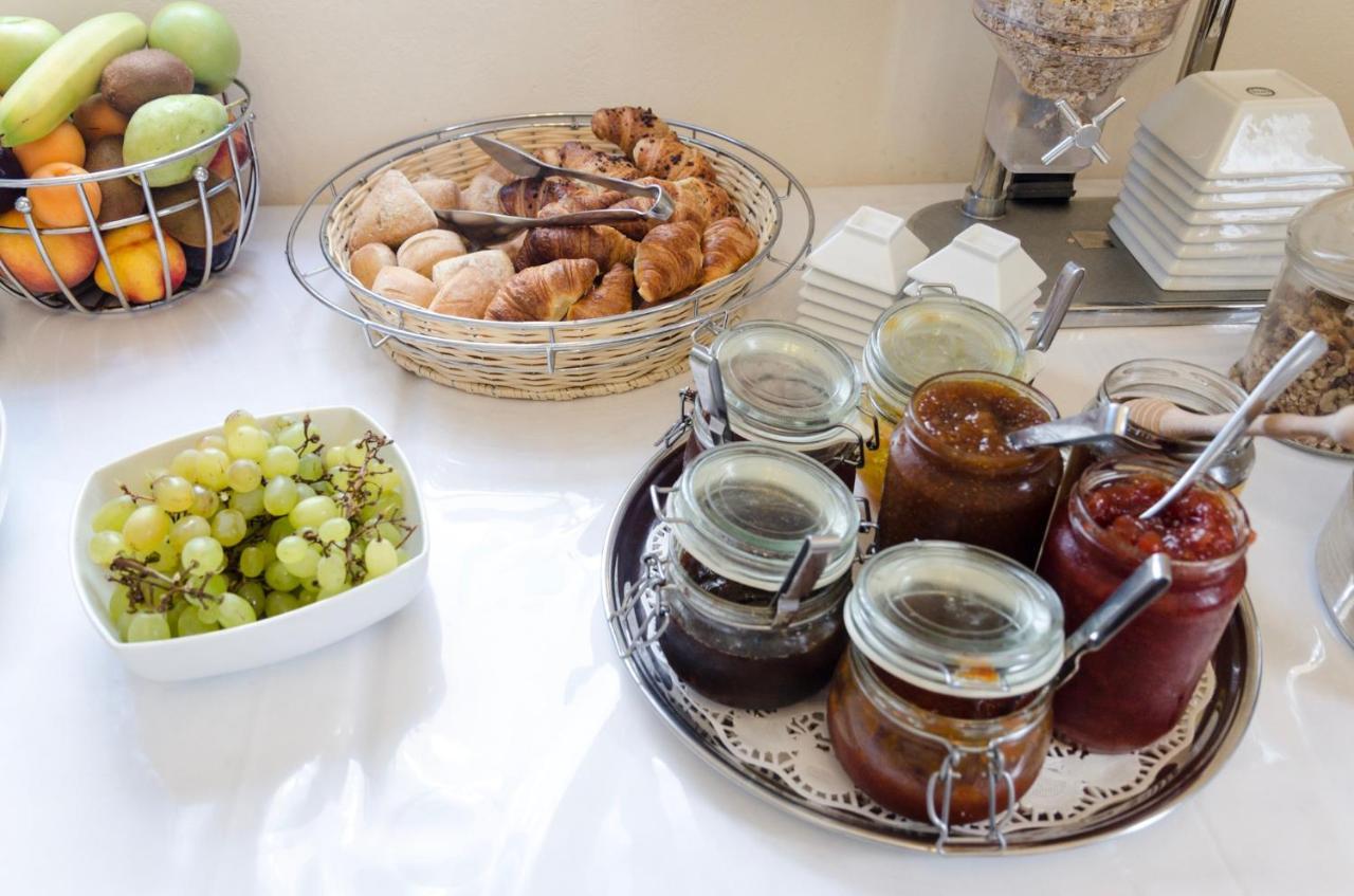 Maria\'s Place 3 * Maria\'s Place 3 *