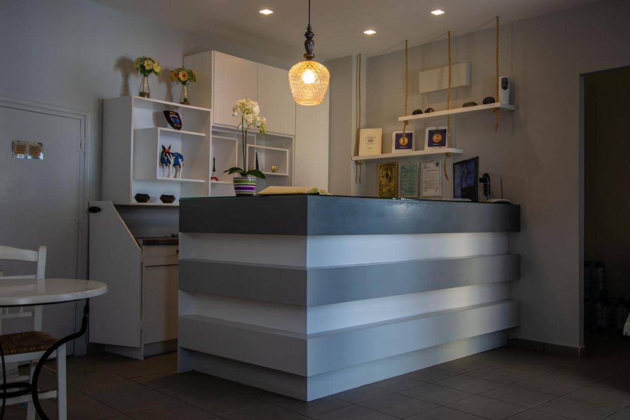 Maria\'s Place 3 * Maria\'s Place 3 *