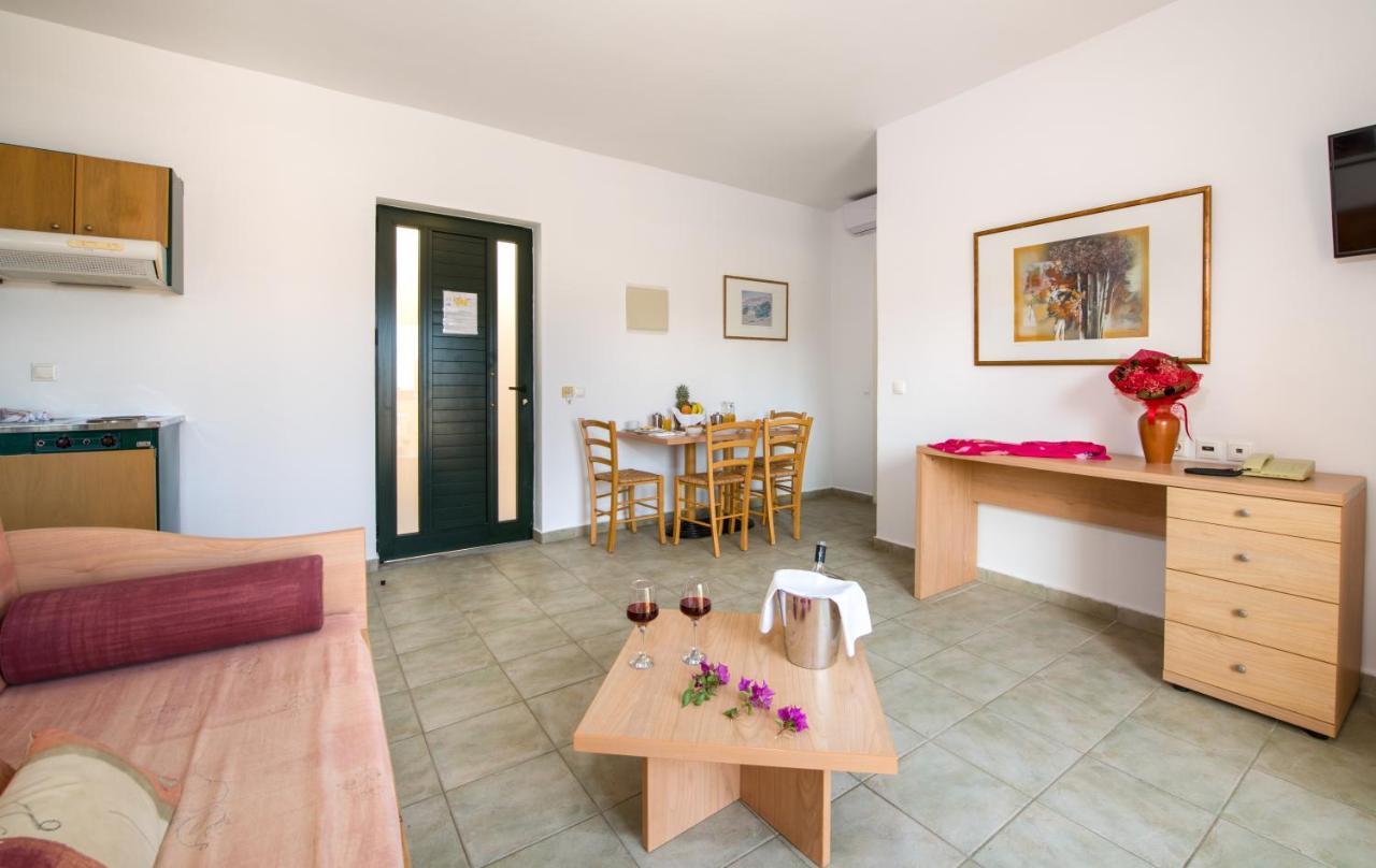 Kambos Village 4 *