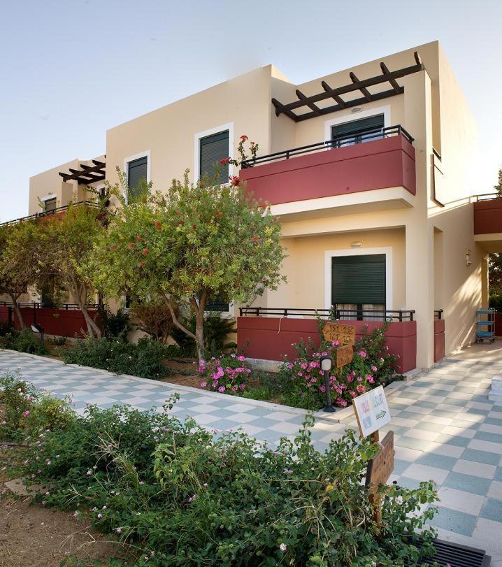Kambos Village 4 *