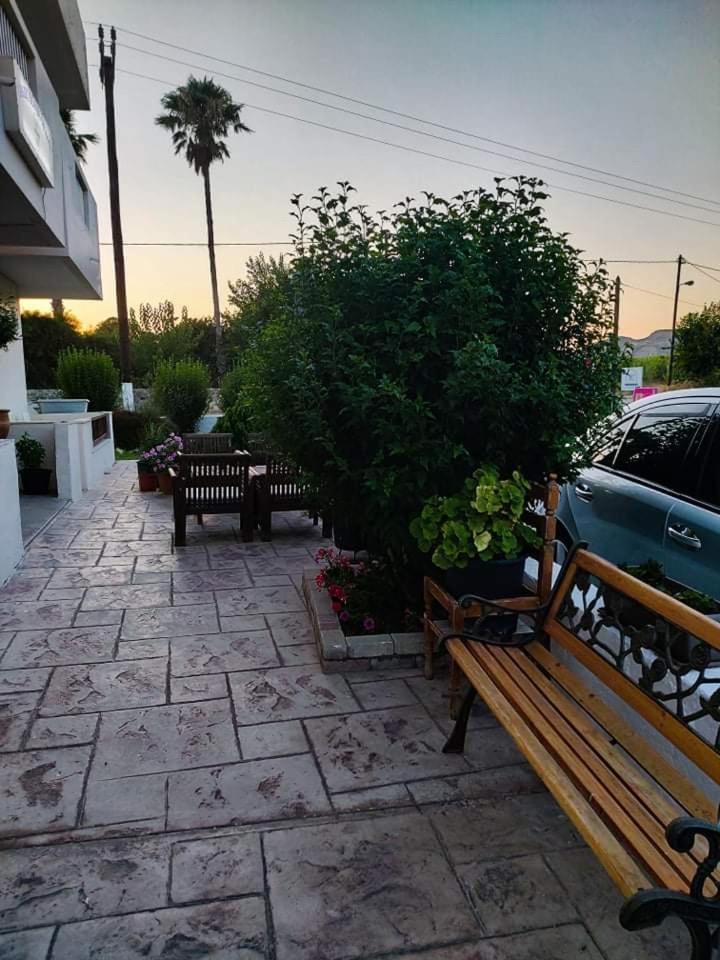 Greek Islands Studios 2 *