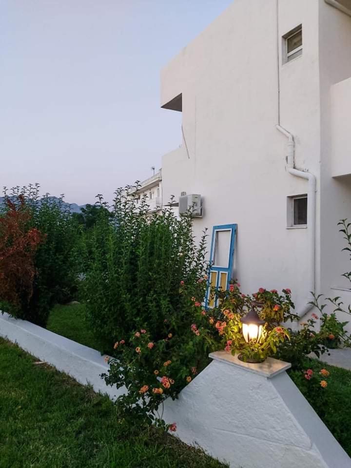 Greek Islands Studios 2 *