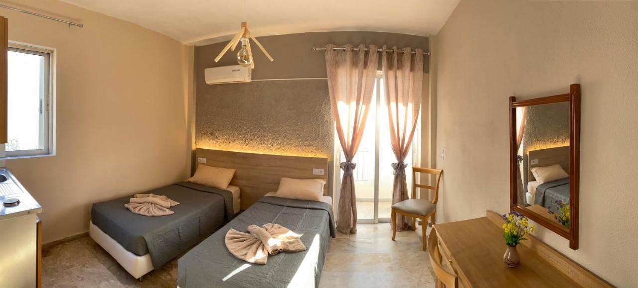 Greek Islands Studios 2 *
