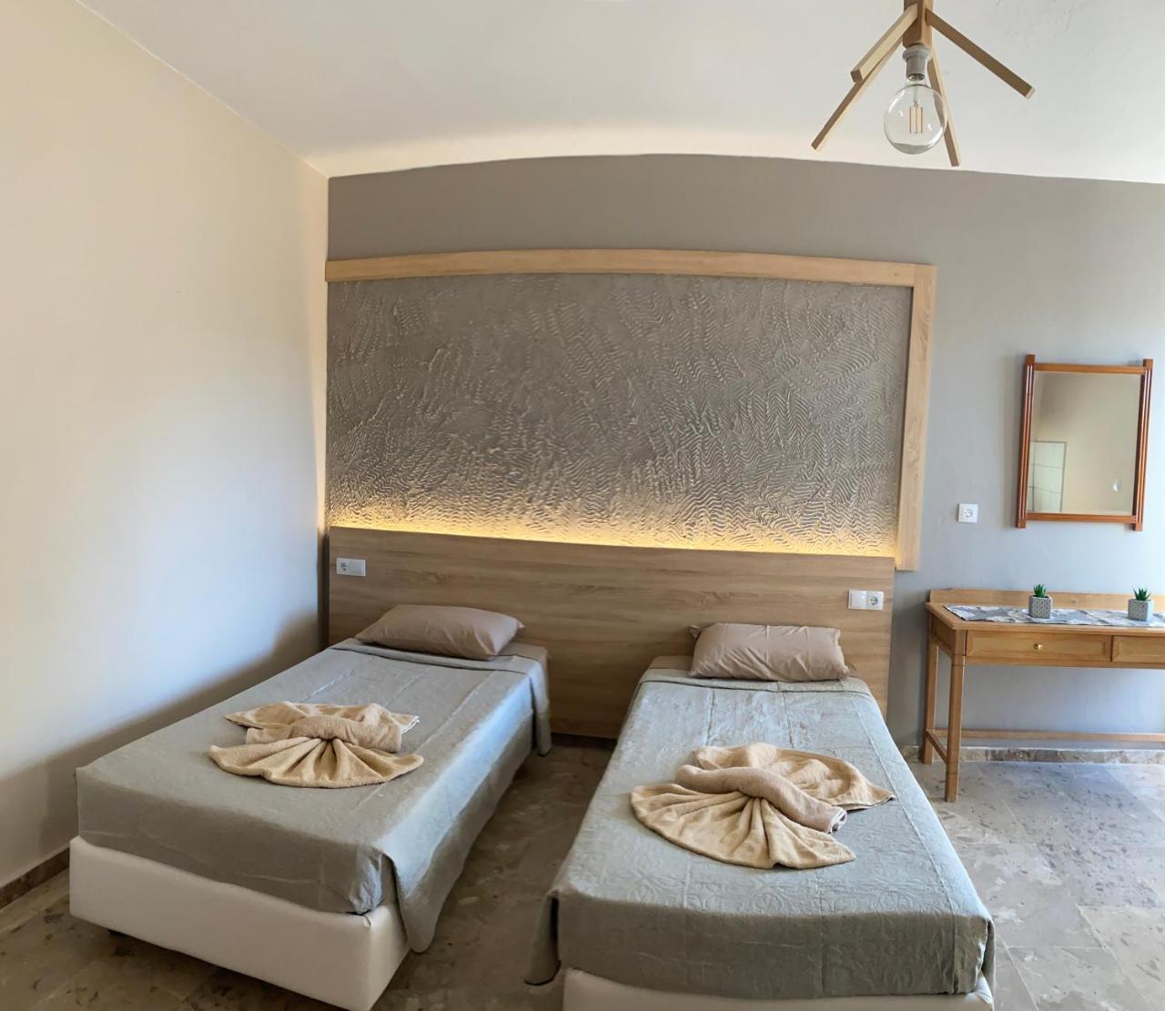 Greek Islands Studios 2 *