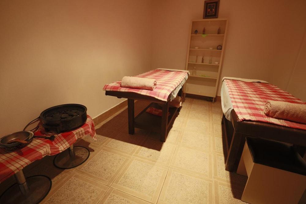 Almera Park Apart Hotel