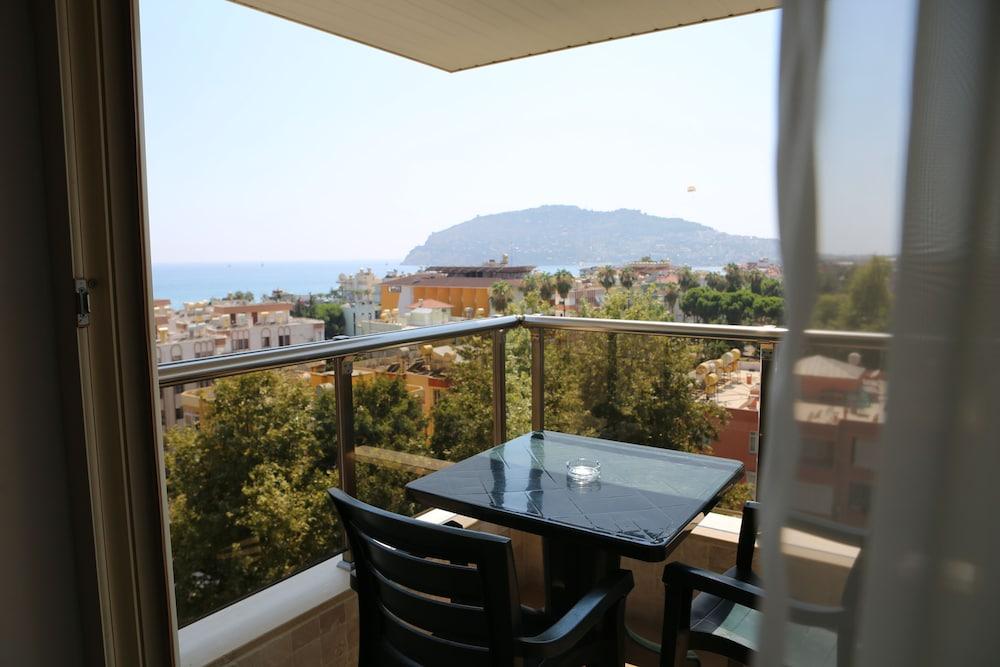 Almera Park Apart Hotel