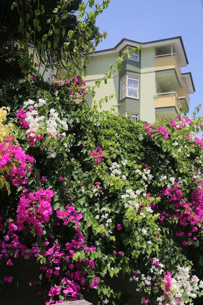 Almera Park Apart Hotel