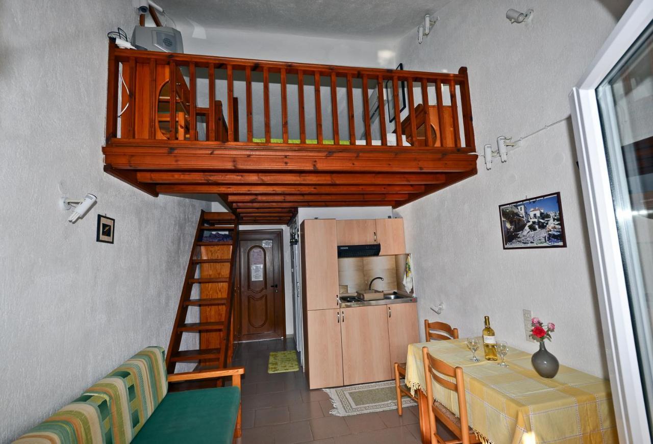 Pegasus Studios & Apartments 3 *