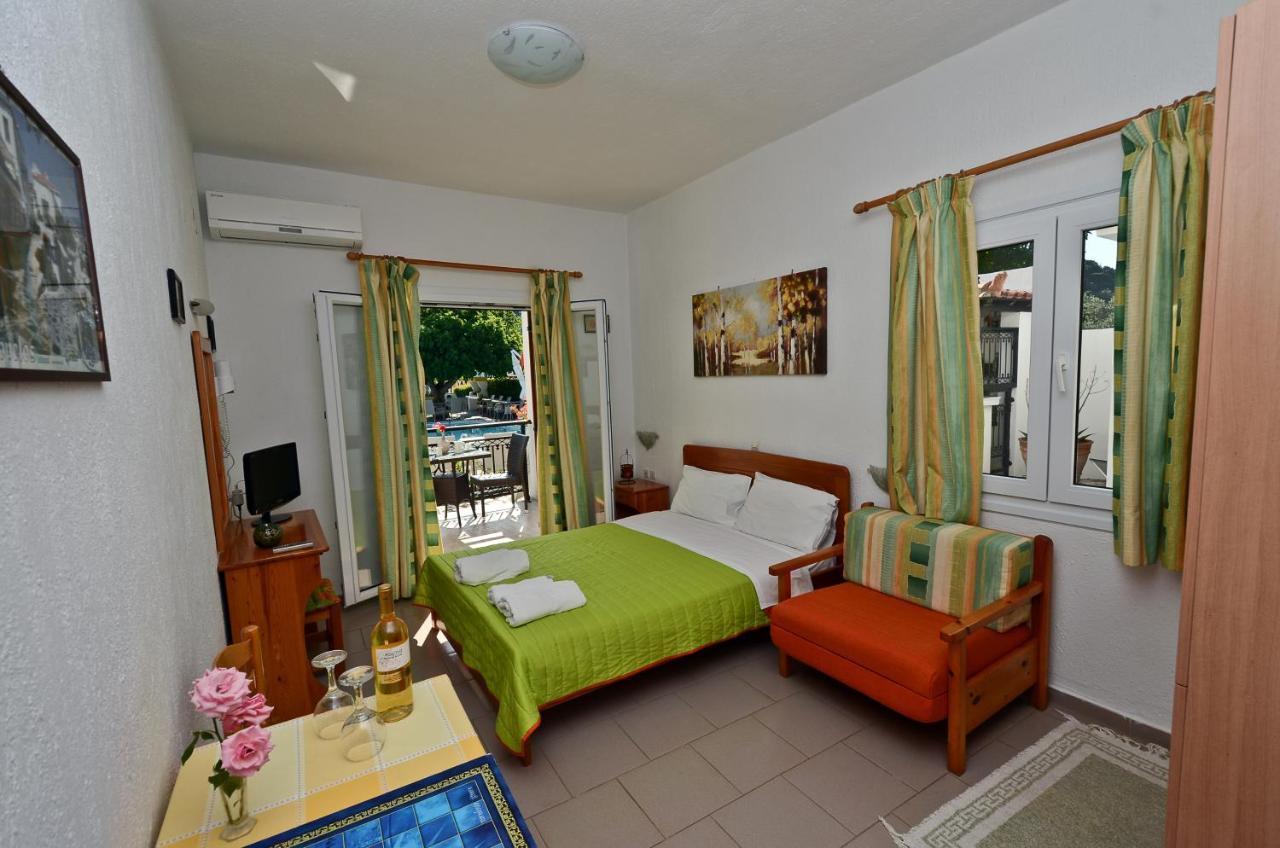 Pegasus Studios & Apartments 3 *