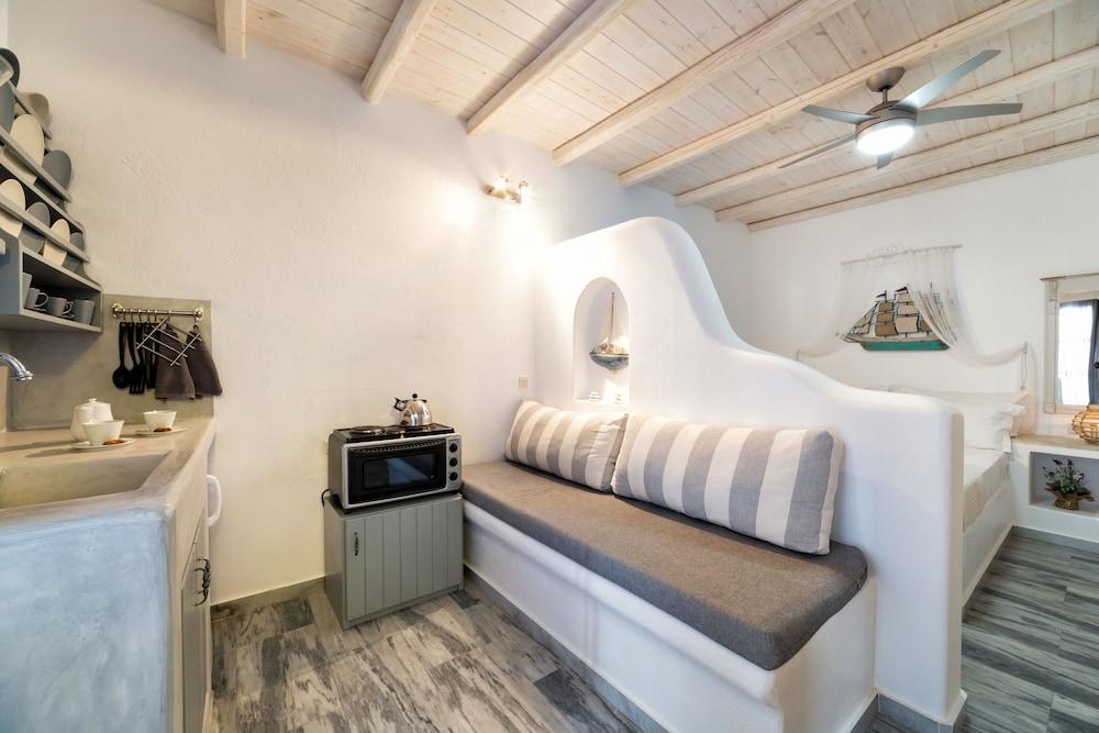 Blue Waves Suites & Apartments 2 *