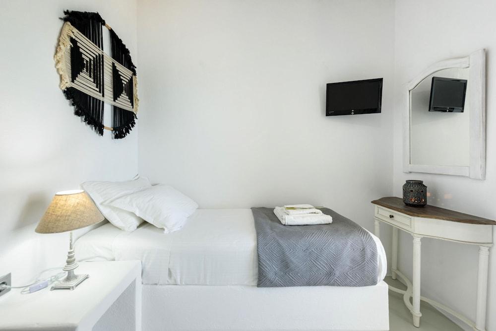 Blue Waves Suites & Apartments 2 *