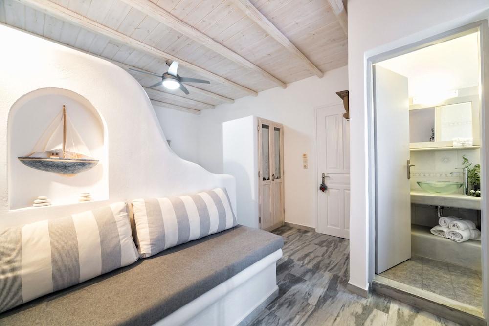 Blue Waves Suites & Apartments 2 *