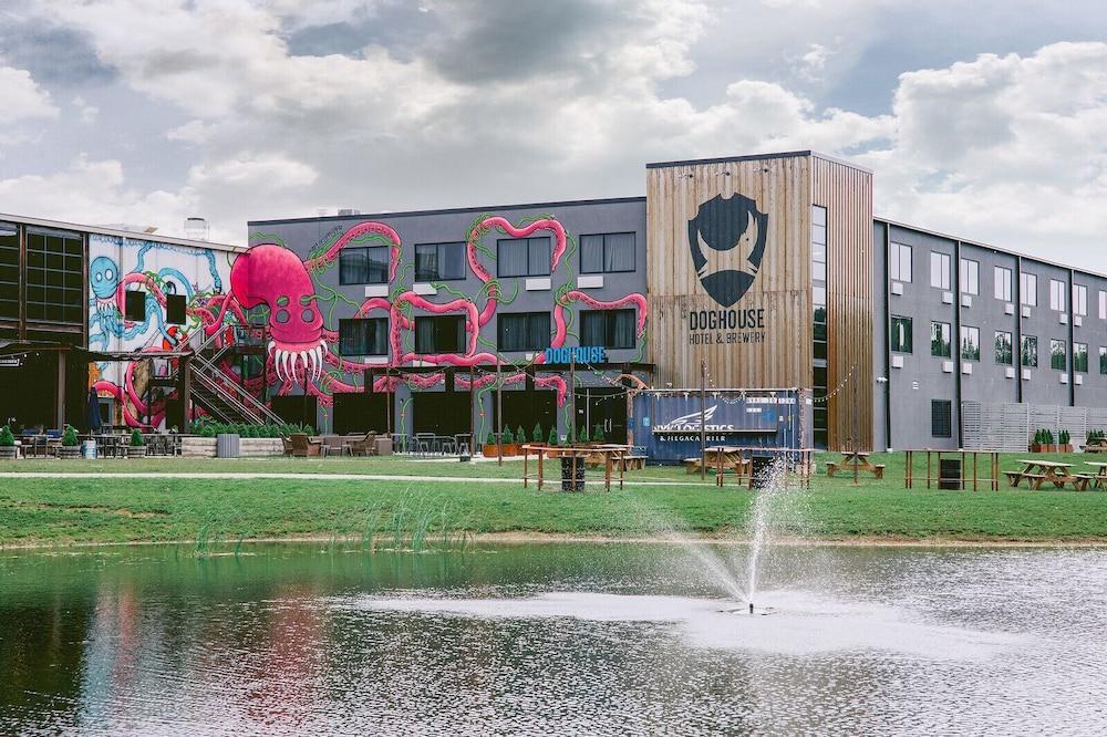 Doghouse Hotel & Brewery em Canal-winchester
