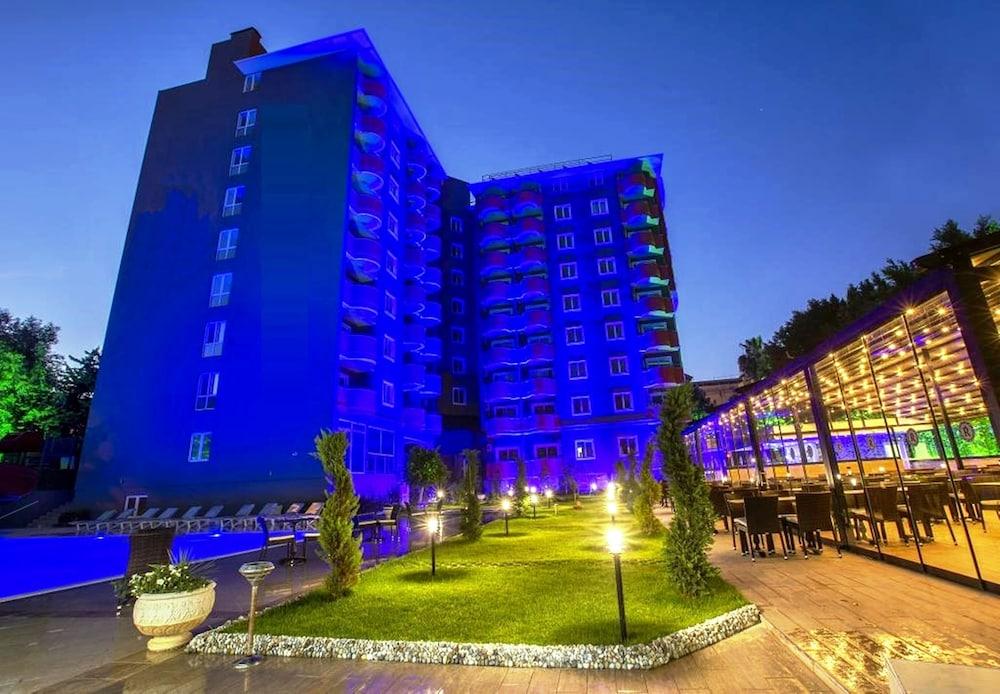 Grand Alisa Hotel