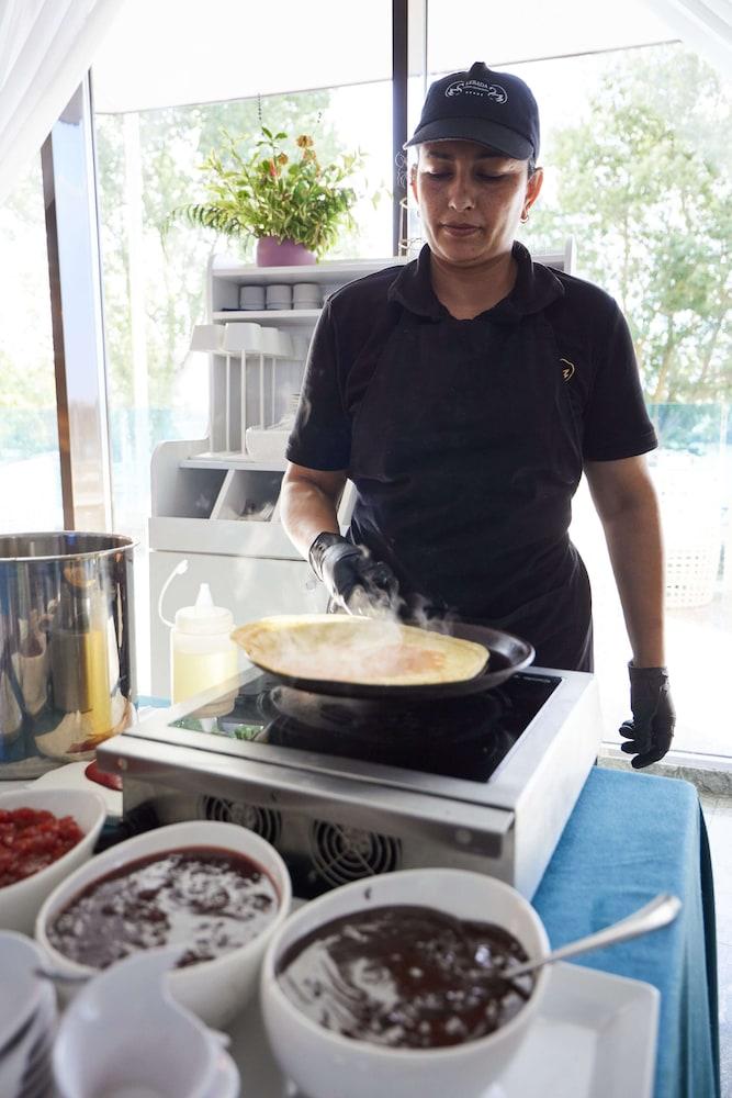 Lebada Luxury Resort & Spa