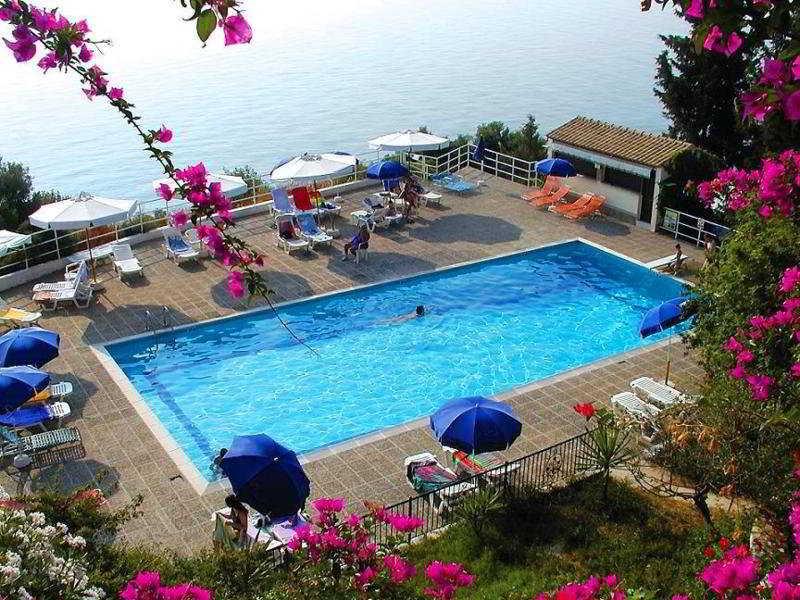 Achilles Hotel 3 * Achilles Hotel 3 *
