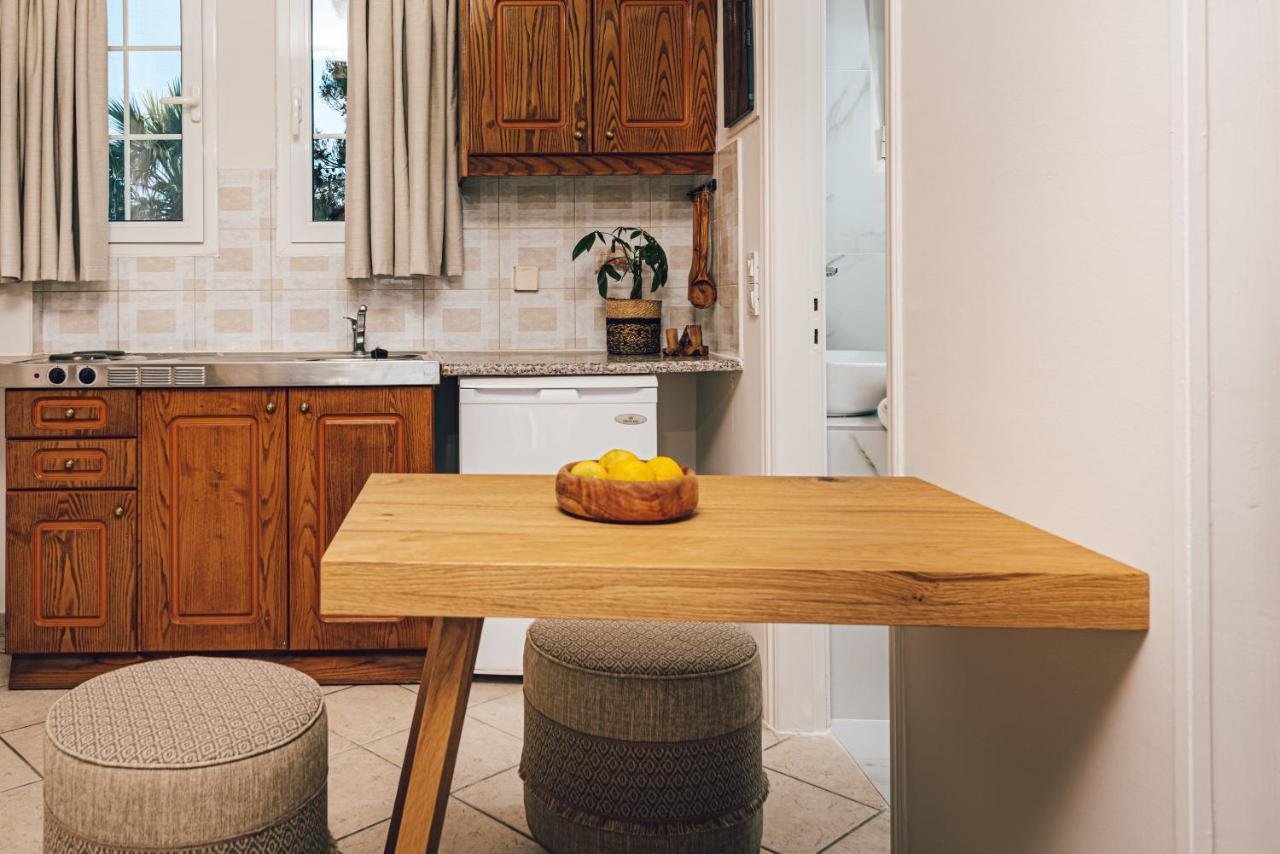 Spiros Family Apts 2 *