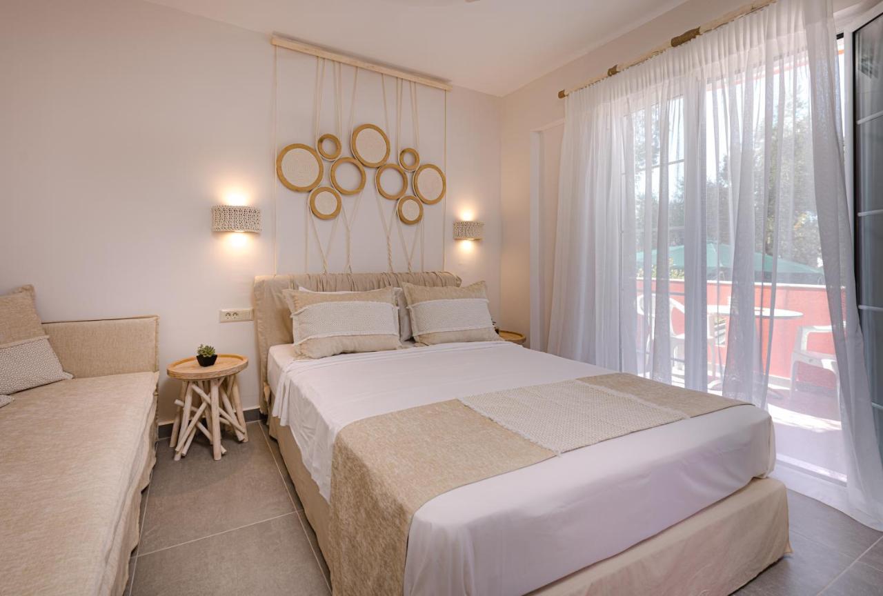 Spiros Family Apts 2 *