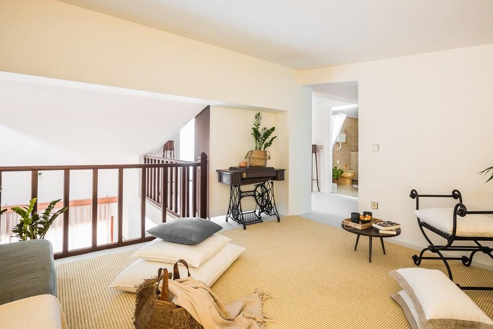 Malibu Studios & Apartments 