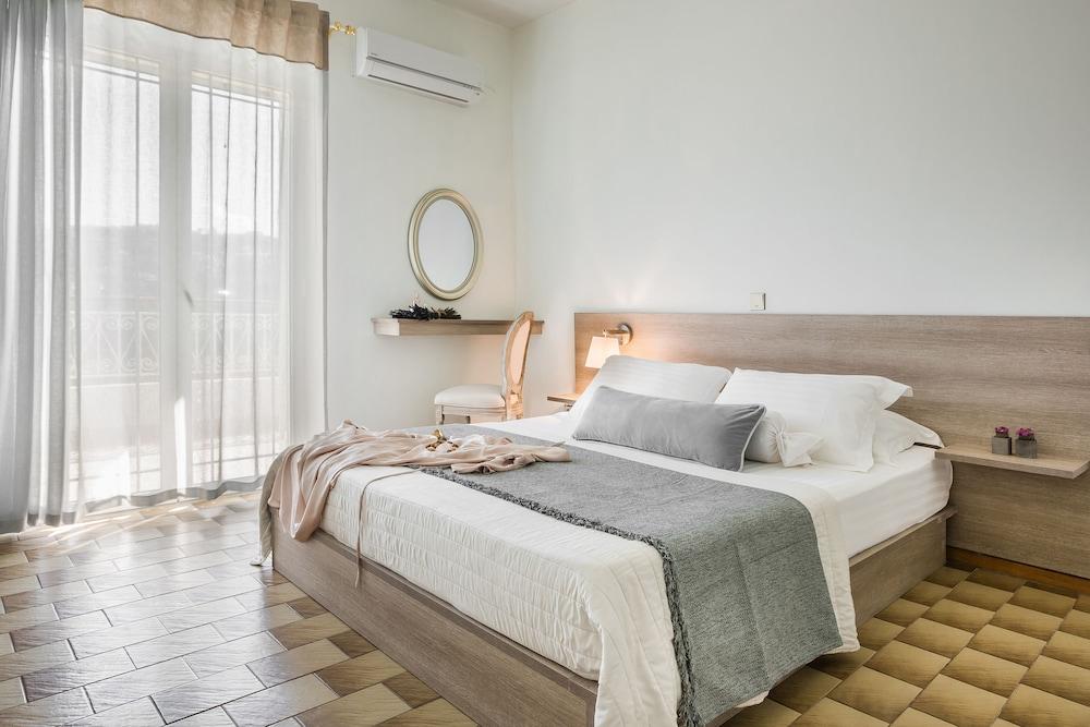 Malibu Studios & Apartments 