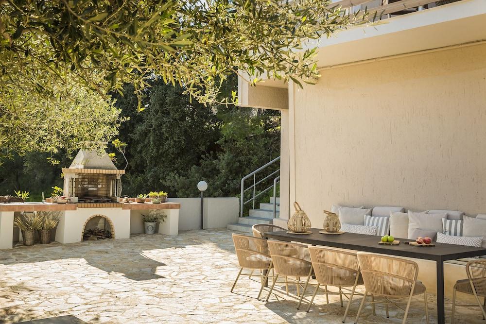 Malibu Studios & Apartments 