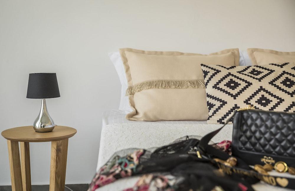 Malibu Studios & Apartments 