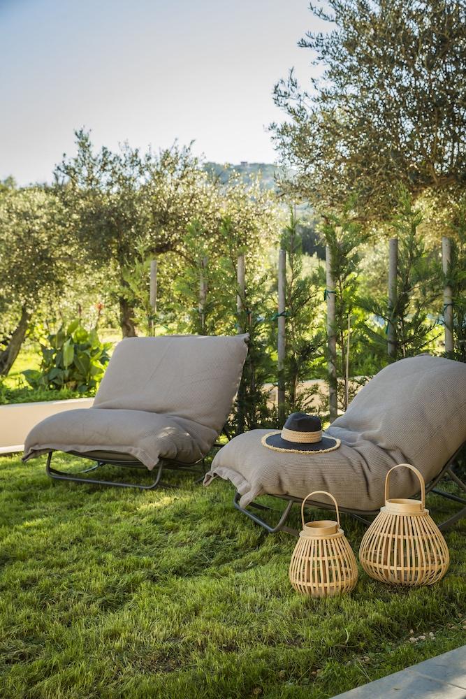 Malibu Studios & Apartments 