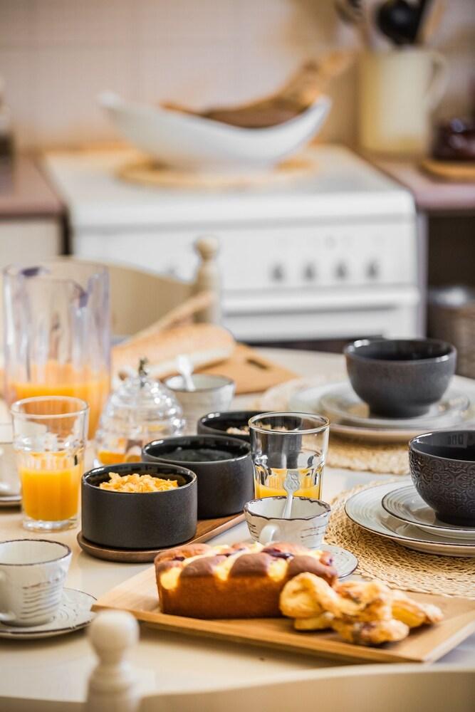 Malibu Studios & Apartments 