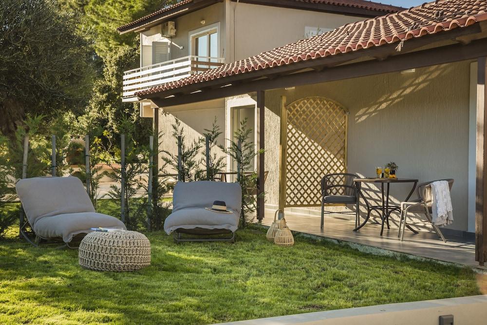 Malibu Studios & Apartments 