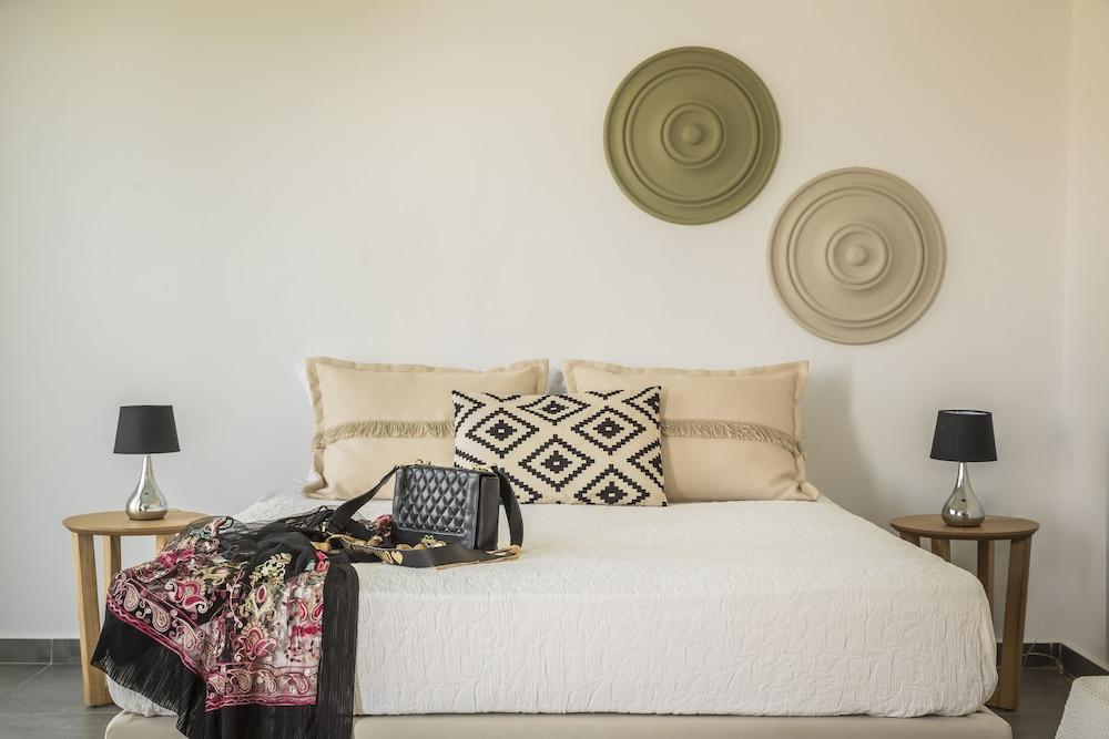 Malibu Studios & Apartments 