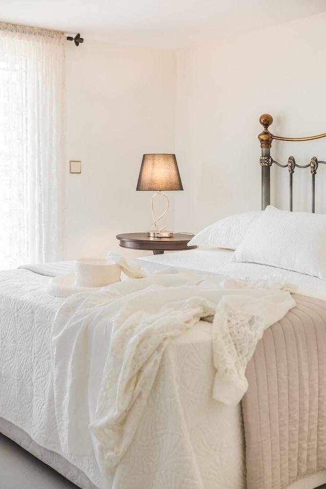 Malibu Studios & Apartments 