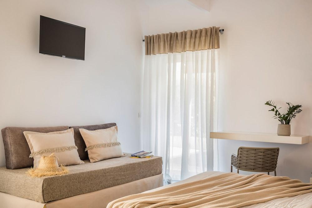 Malibu Studios & Apartments 