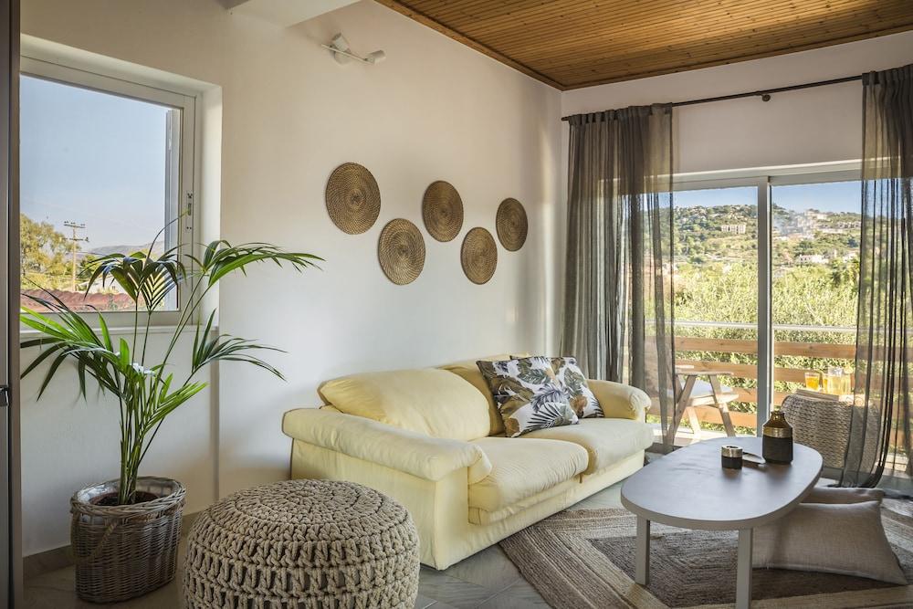 Malibu Studios & Apartments 