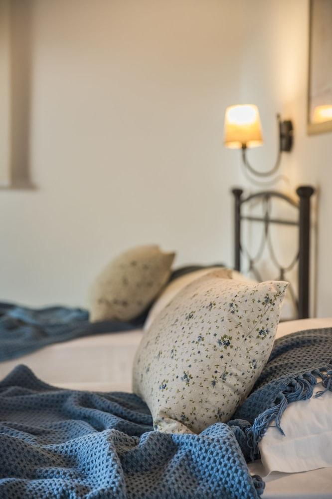 Malibu Studios & Apartments 