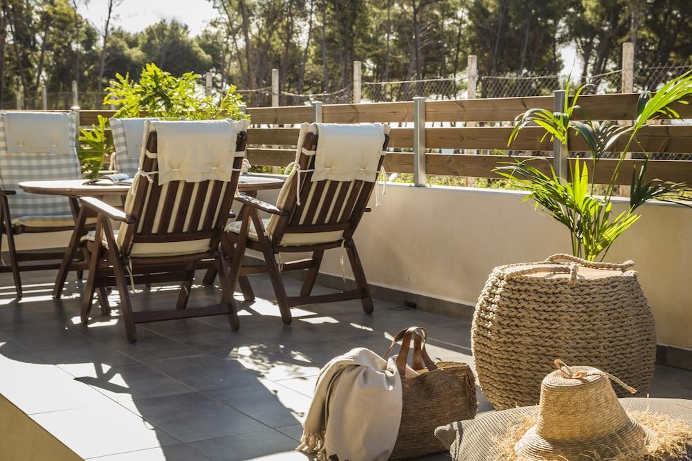 Malibu Studios & Apartments 