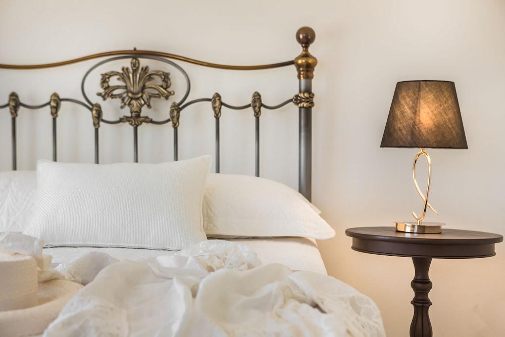 Malibu Studios & Apartments 