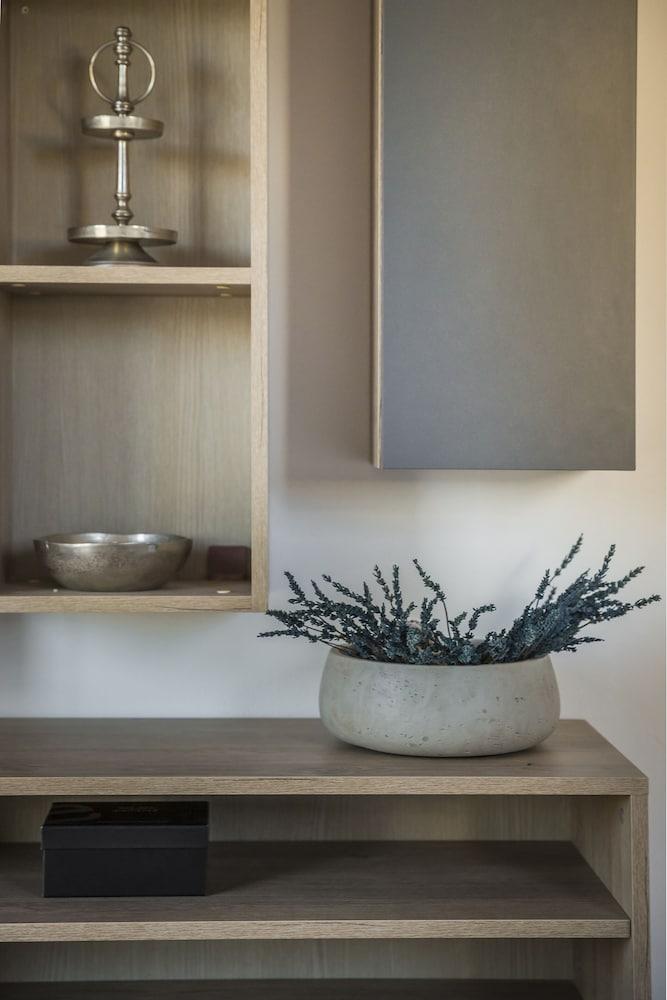 Malibu Studios & Apartments 