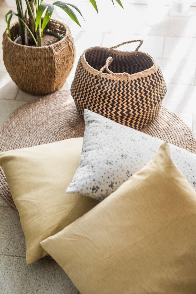 Malibu Studios & Apartments 