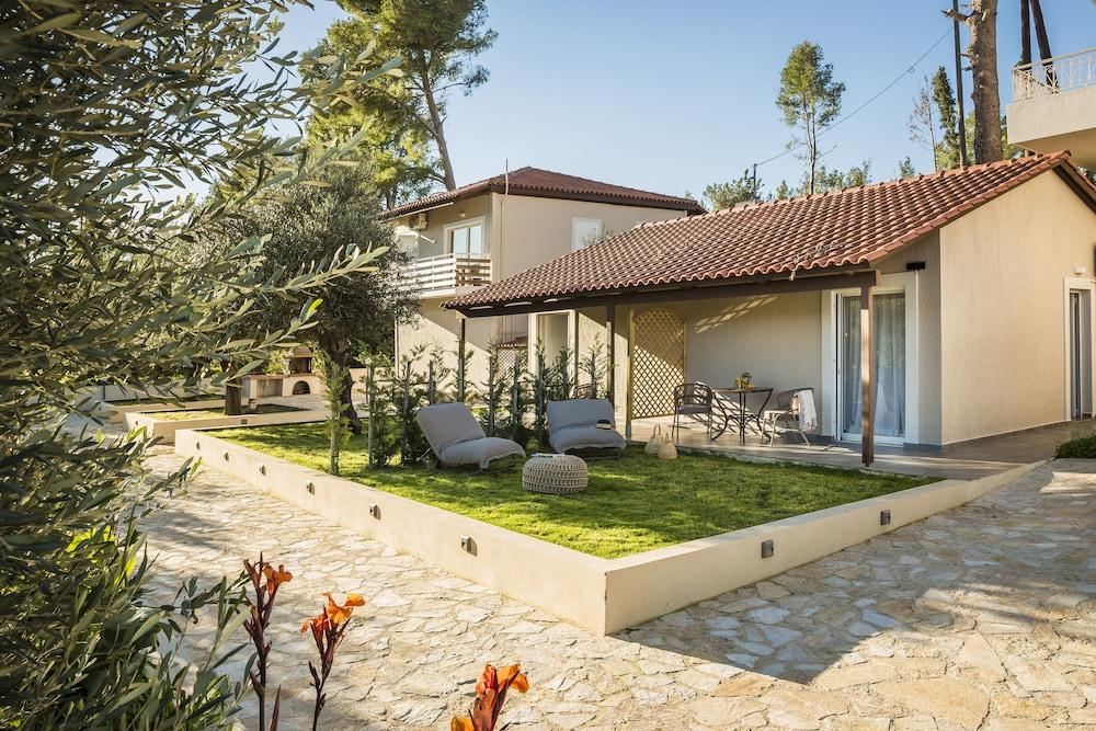 Malibu Studios & Apartments 