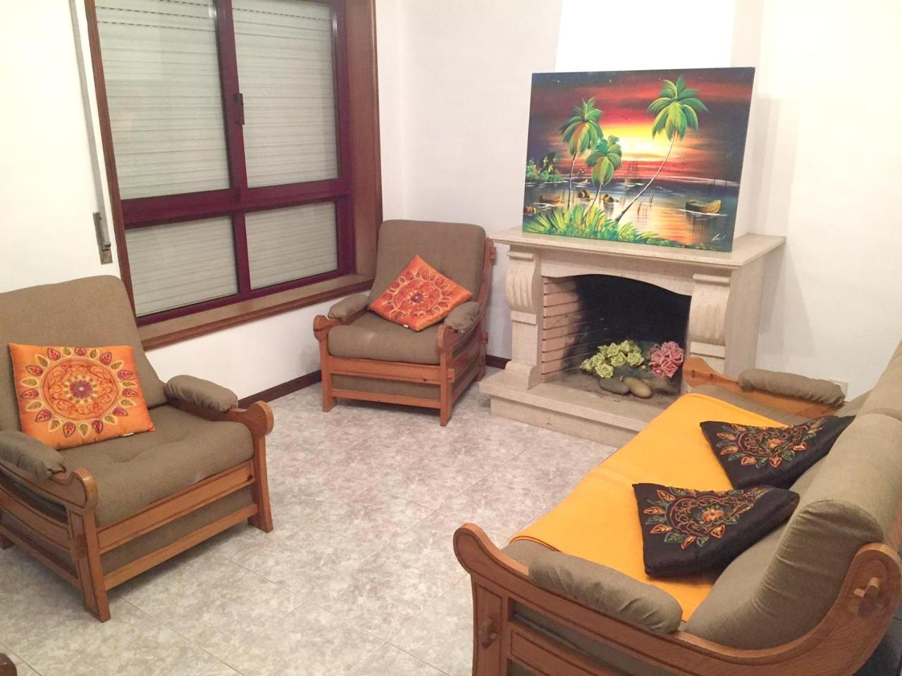 Spacious Apartment in Espinho with Fireplace, 87 Sqm em Espinho